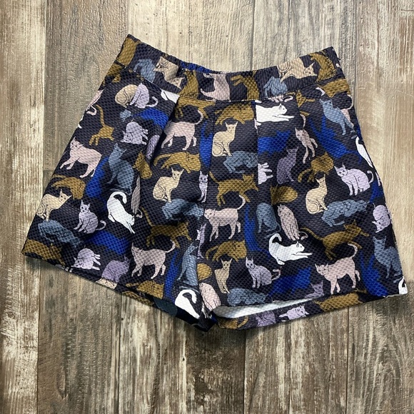 H&M High Waist Animal Print Shorts - Blue and Brown Size 6 - Picture 1 of 12